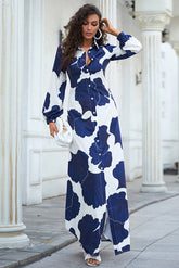 Weiß-blaues, bedrucktes, langärmliges Hemdkleid